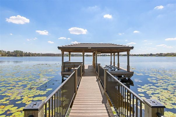 Exterior, Lake