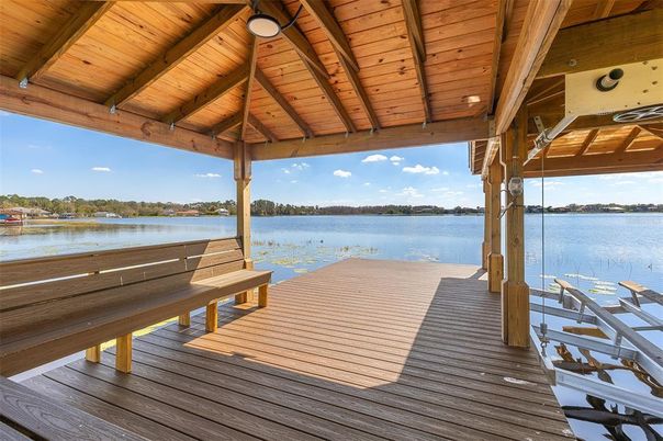 Exterior, Lake