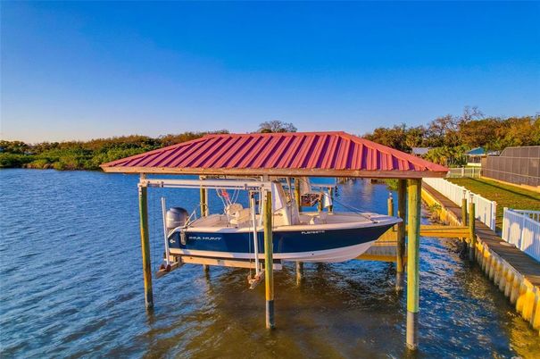 Exterior, Lake