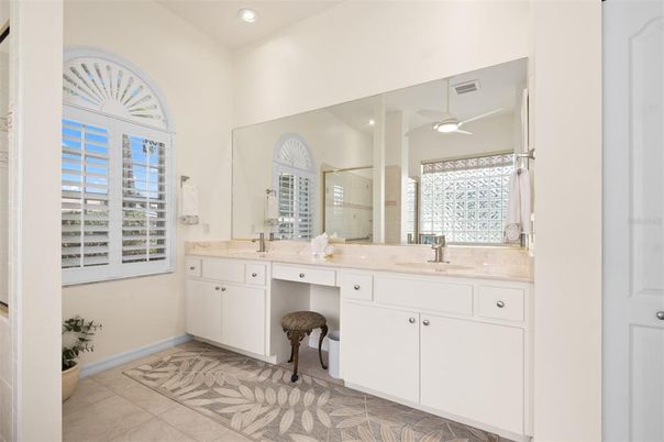 Bathroom, Dual Sink Vanities, Interior, Recessed Lighting