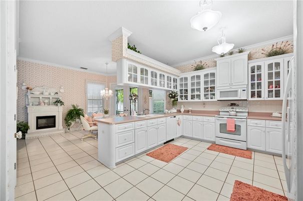 Chandelier, Dining room, Fireplace, Interior, Kitchen, Pendant Lights