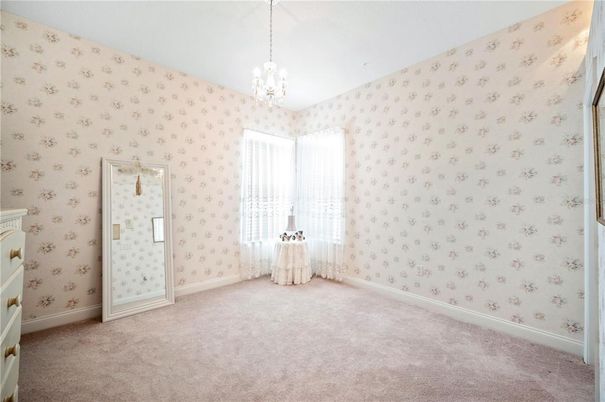 Chandelier, Empty room, Interior, Pendant Lights