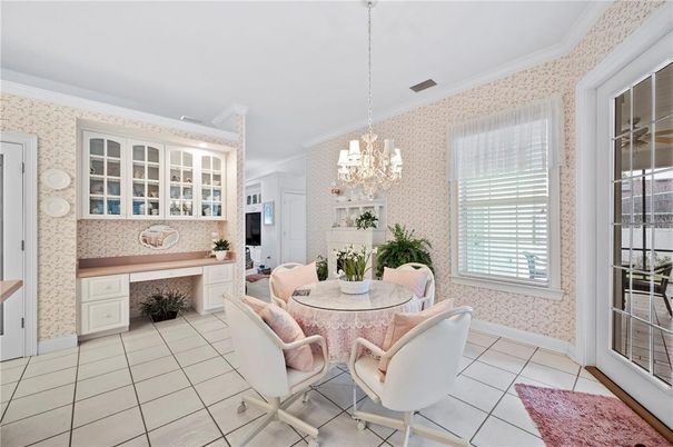 Chandelier, Dining room, Interior