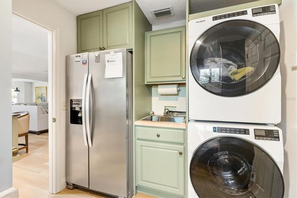 Interior, Kitchen, Utility Closets, Washer, Wood Texture Flooring