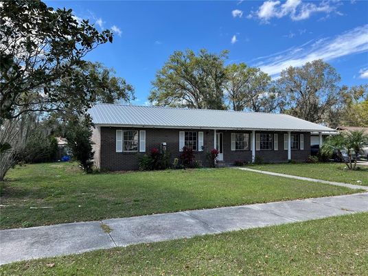 Exterior, Facade, Brick Facade, Ranch
