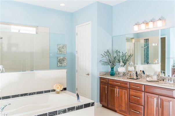 Bathroom, Dual Sink Vanities, Interior, Recessed Lighting