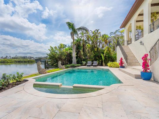 Exterior, Pool, Water