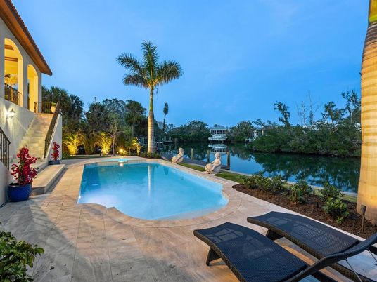 Exterior, Pool, Water
