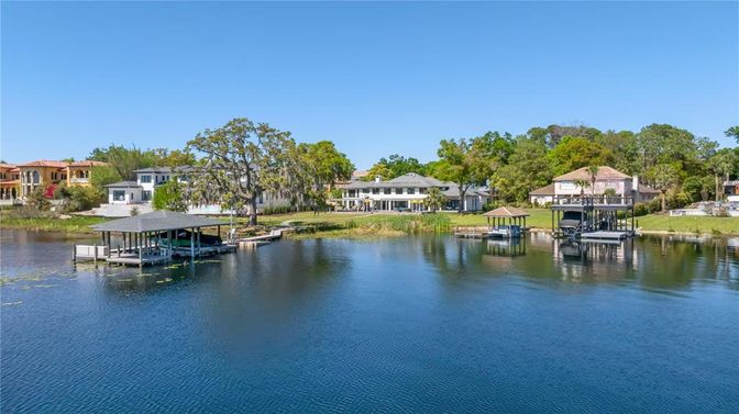 Exterior, Lake