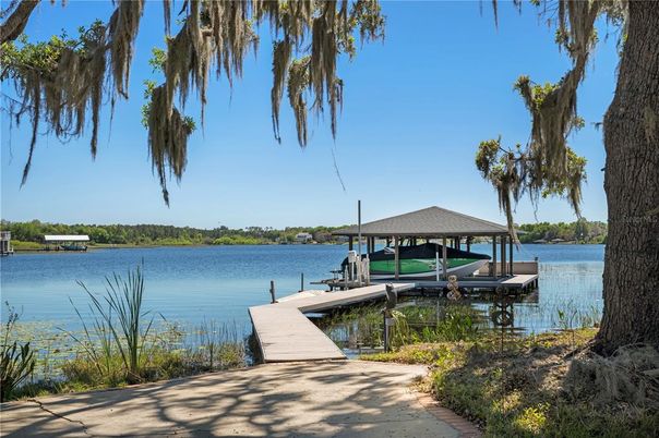 Exterior, Lake