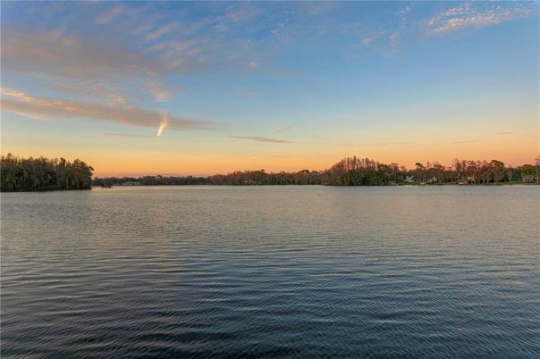 Exterior, Lake
