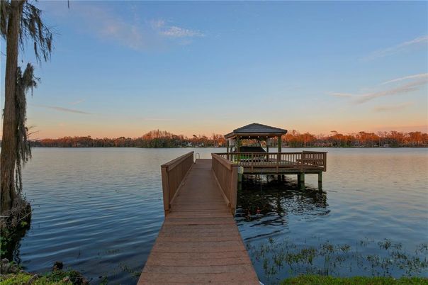 Exterior, Lake