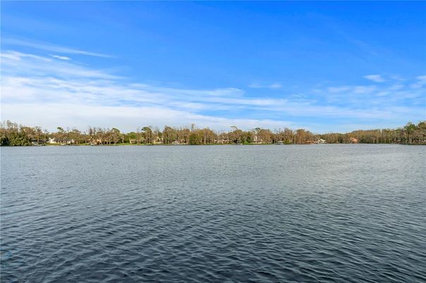 Exterior, Lake