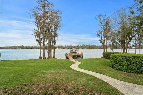Exterior, Lake