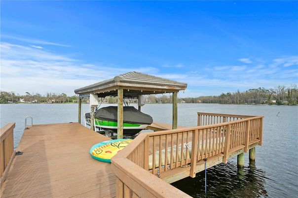 Exterior, Lake