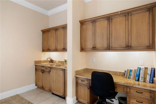 Home Office, Interior