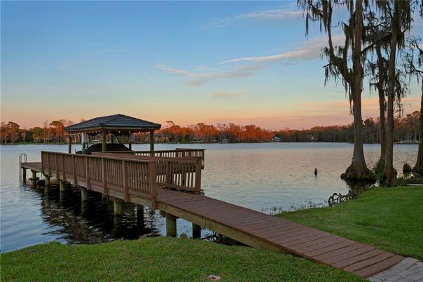 Exterior, Lake