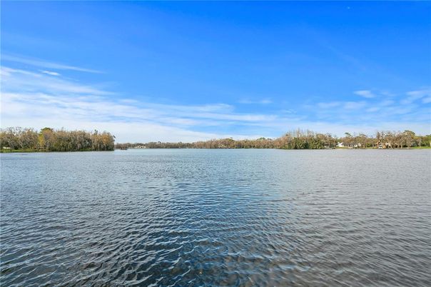 Exterior, Lake