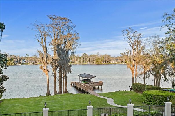 Exterior, Lake