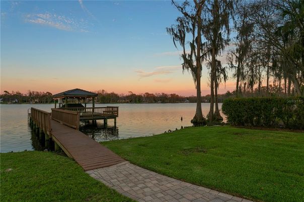 Exterior, Lake
