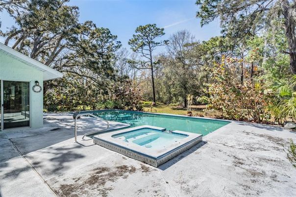 Exterior, Pool