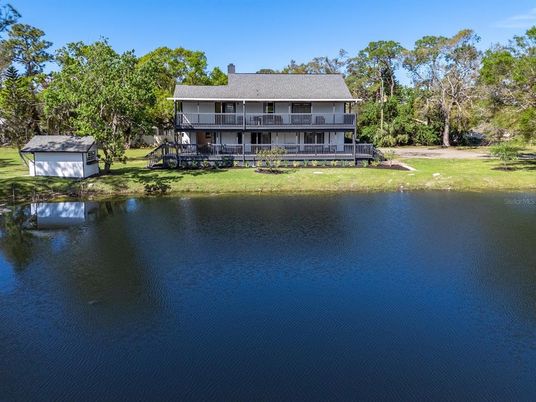 Exterior, Lake