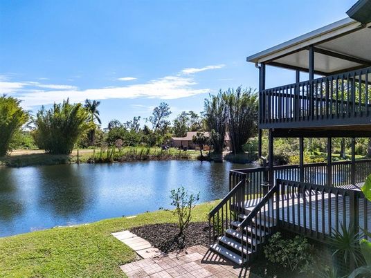 Exterior, Lake