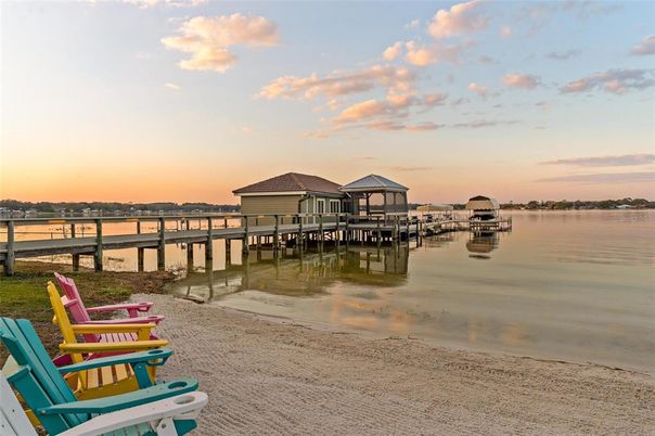 Exterior, Lake