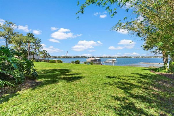 Exterior, Lake