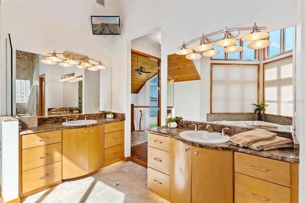 Bathroom, Dual Sink Vanities, Interior