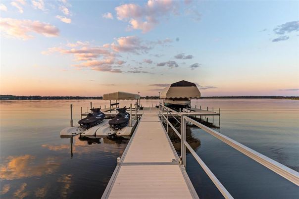Exterior, Lake