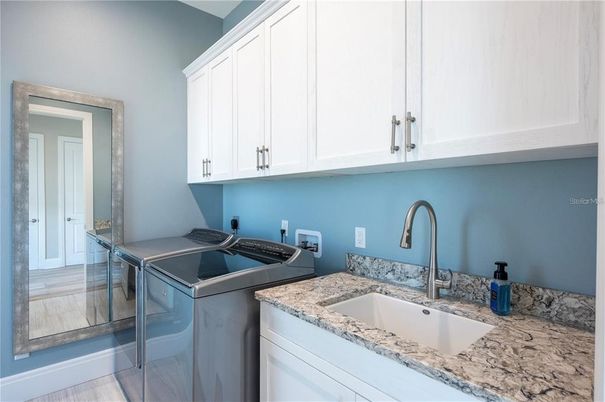 Interior, Washer, Wood Texture Flooring