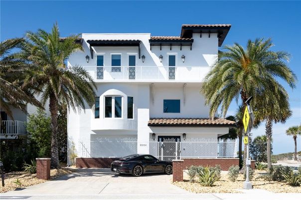 Exterior, Facade, Mediterranean