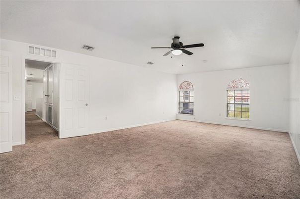 Empty room, Interior