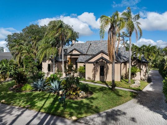 Backyard, Exterior, Facade, French Provincial