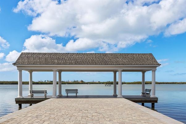 Exterior, Lake