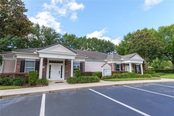 Exterior, Facade, Brick Facade, Ranch