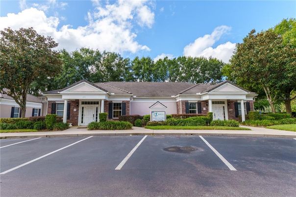 Exterior, Facade, Brick Facade, Ranch
