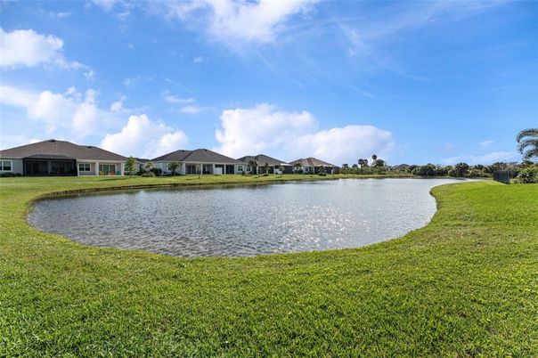 Exterior, Lake