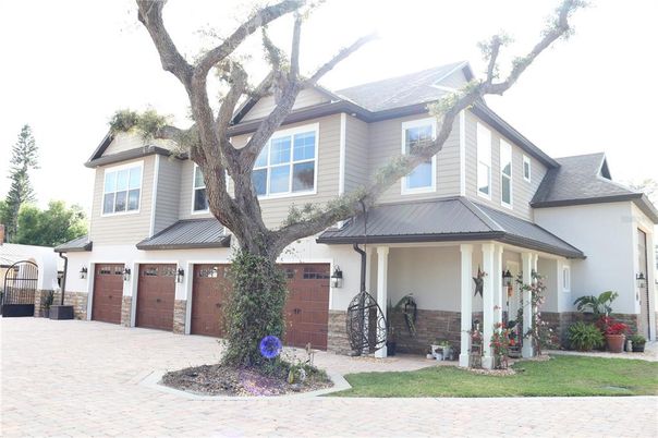 Attached, Exterior, Facade, Farmhouse