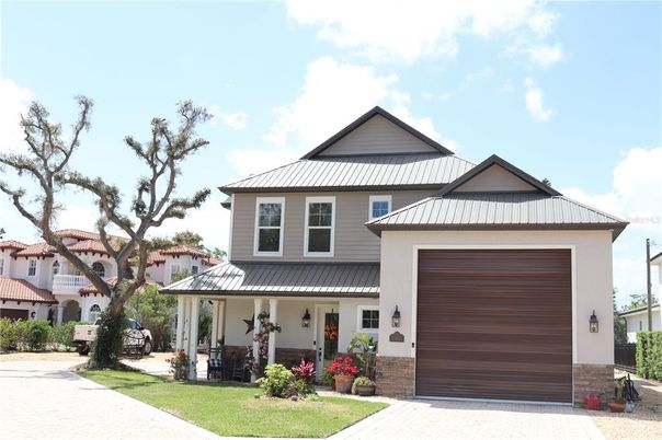 Attached, Exterior, Facade, Farmhouse