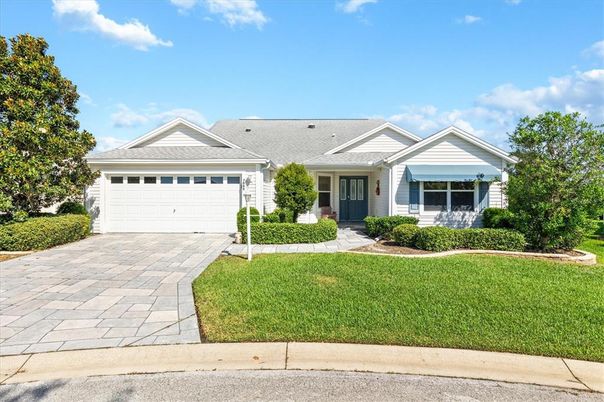 Attached, Exterior, Facade, Ranch