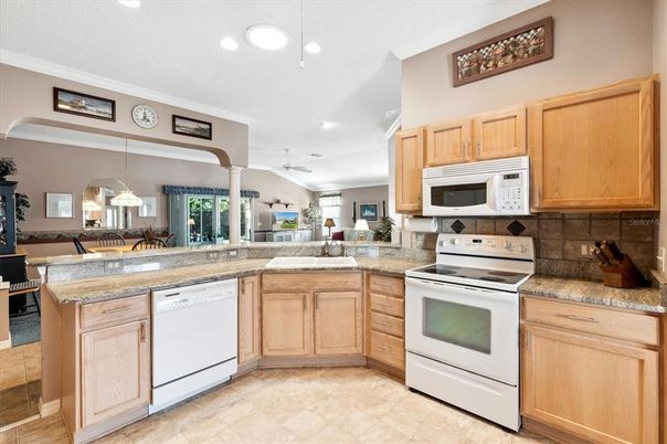 Dining room, Interior, Kitchen, Pendant Lights, Recessed Lighting, Stainless Steel Appliances