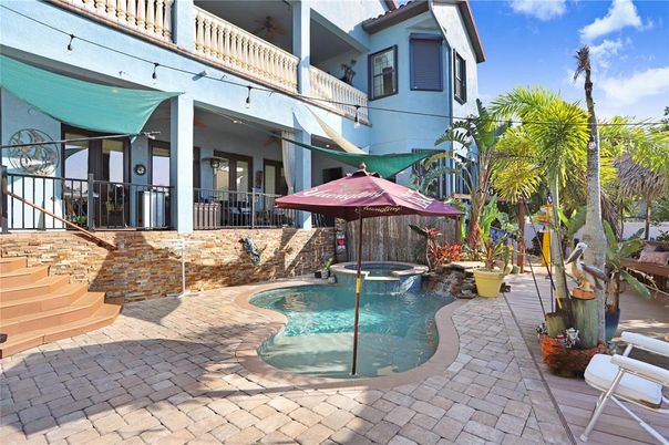 Exterior, Pool