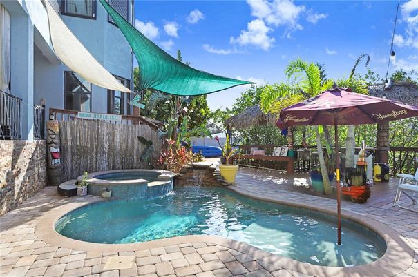 Exterior, Pool