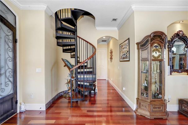Interior, Recessed Lighting, Wood Texture Flooring