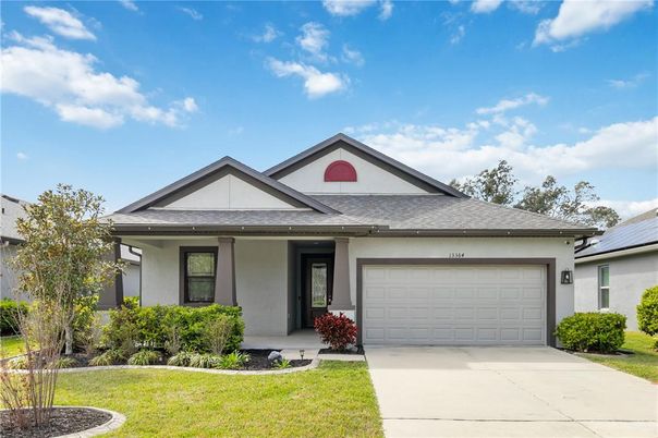Attached, Exterior, Facade, Solar Panels, American Craftsman