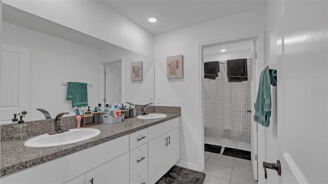 Bathroom, Dual Sink Vanities, Interior, Recessed Lighting