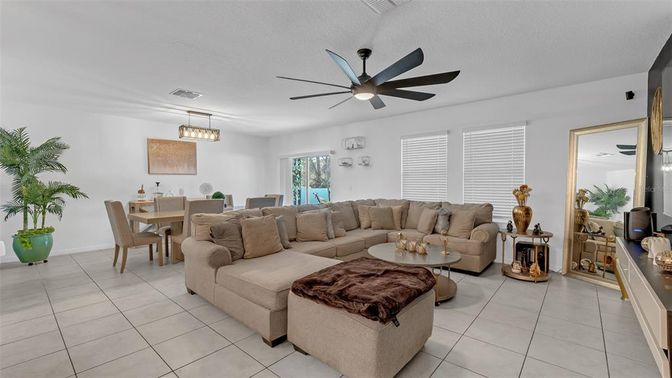 Dining room, Interior, Living room, Pendant Lights