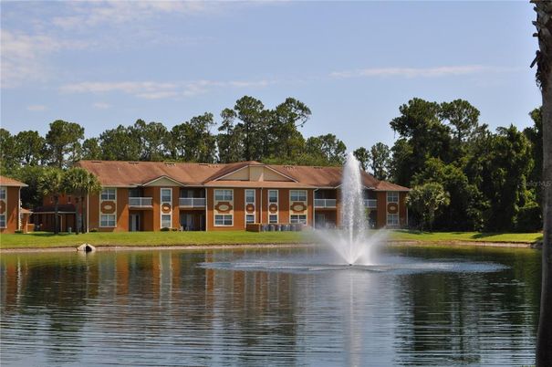 Exterior, Lake